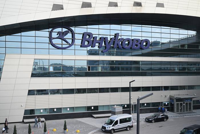 Московские аэропорты ночью вводили ограничения на приём и вылет самолётов