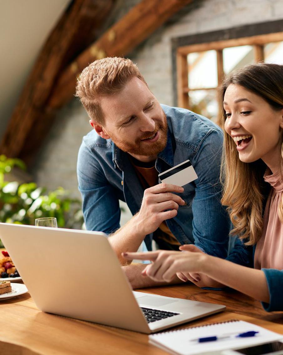 Папа работает, мама — красивая: финансовая зависимость — абьюз или традиция