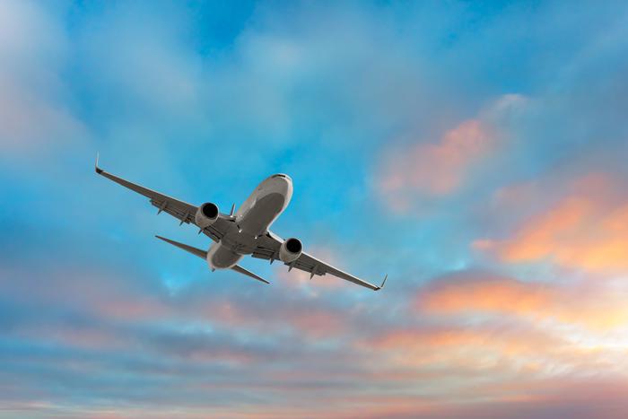 В Шереметьево готовится к посадке авиалайнер из Хабаровска, где в салоне был пожар