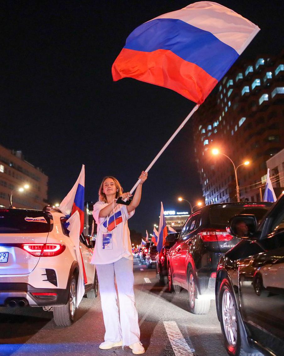 Московская молодежь устроила автопробег по улицам Москвы