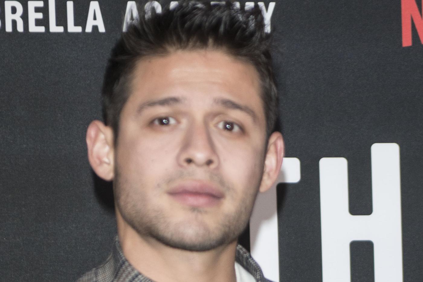 Дэвид Кастанеда: "История закончилась правильно". Звезда "Академии Амбрелла" рассказал о финале сериала