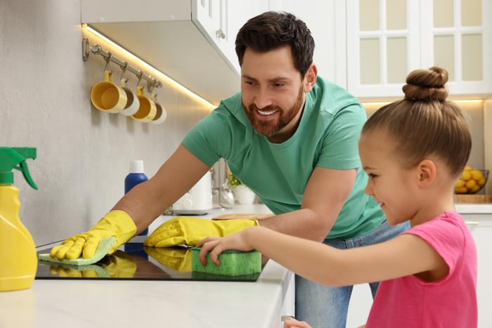 Как сделать так, чтобы ребёнок убирался в доме не из-под палки и без криков