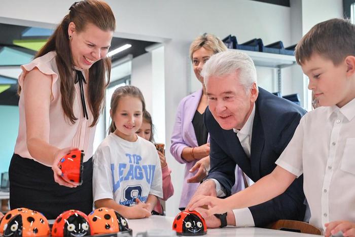 Сергей Собянин: Реконструкция ведется уже в 50 зданиях московских школ