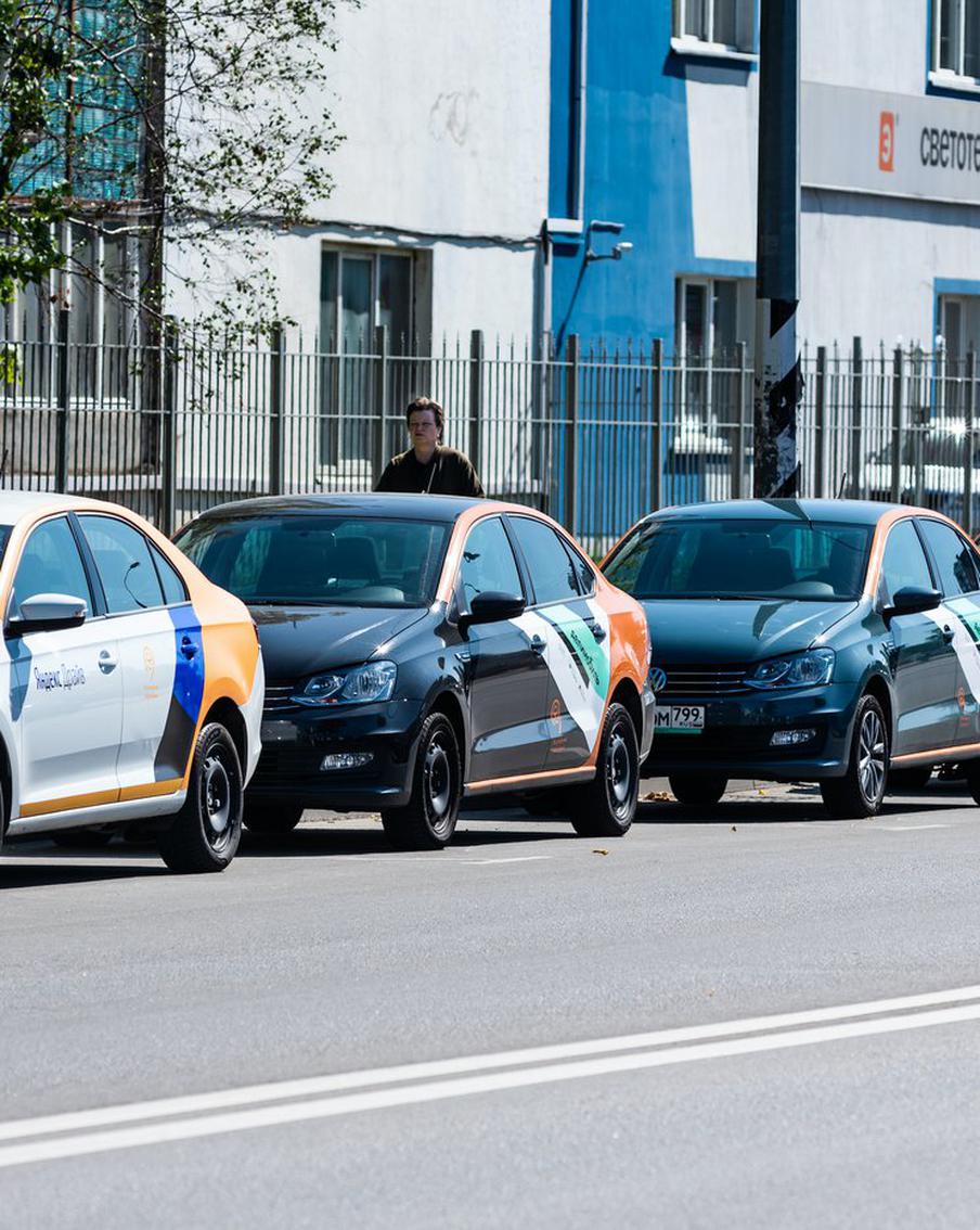 Каршеринг в Москве снова подорожает: с чём это связано и чем обернётся