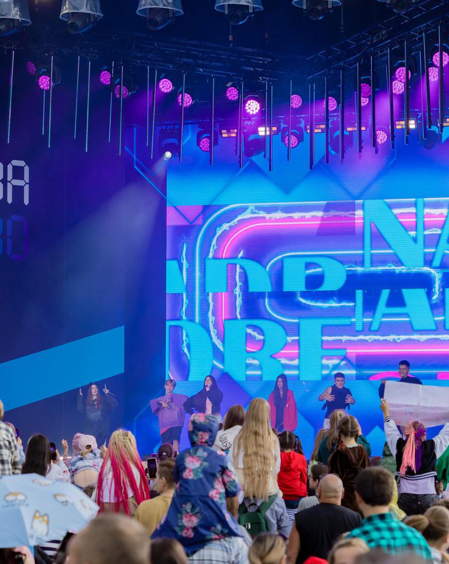 Перед зрителями в рамках концерта, приуроченного ко Дню знаний, выступят популярные исполнители-блогеры