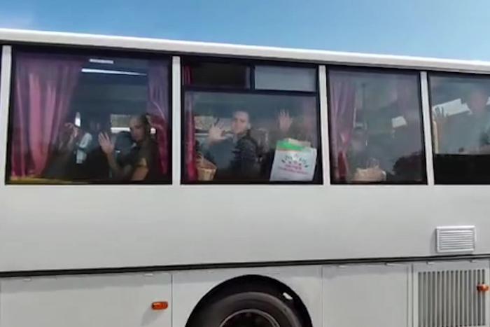 Вернувшиеся из плена российские военнослужащие были доставлены в Москву из Белоруссии