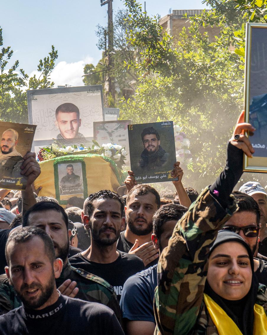 Движение "Хезболла" заявило  в воскресенье об успешном проведении первого этапа ответных ударов по Израилю&nbsp;