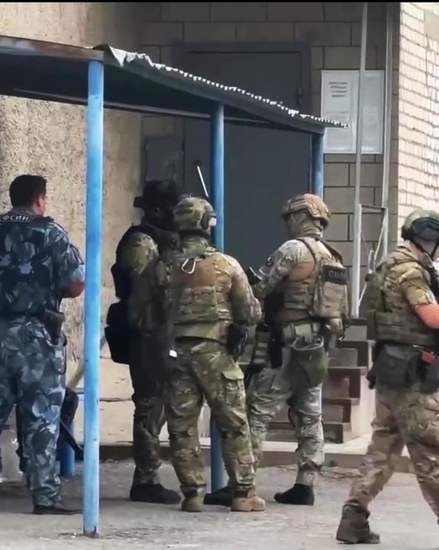 Мать предполагаемого участника захвата заложников в ИК-19 сделала заявление