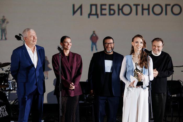 На фестивале "Короче" звёздное жюри научилось говорить с Землёй через пятую точку