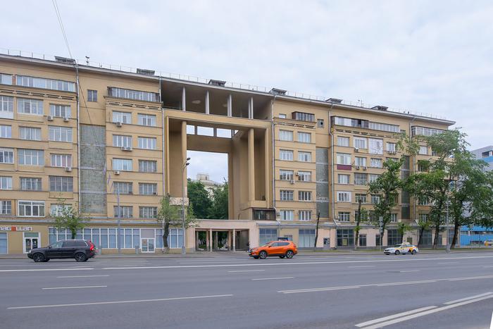 Арка манит москвичей вернуться домой: изучили творение легендарного архитектора Игнатия Милиниса