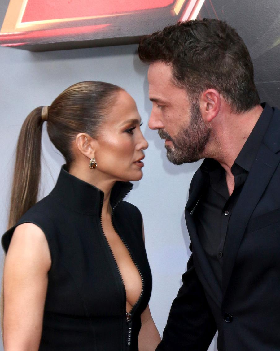 "Не усвоили кармический урок": эксперт разбирает причины развода Лопес и Аффлека