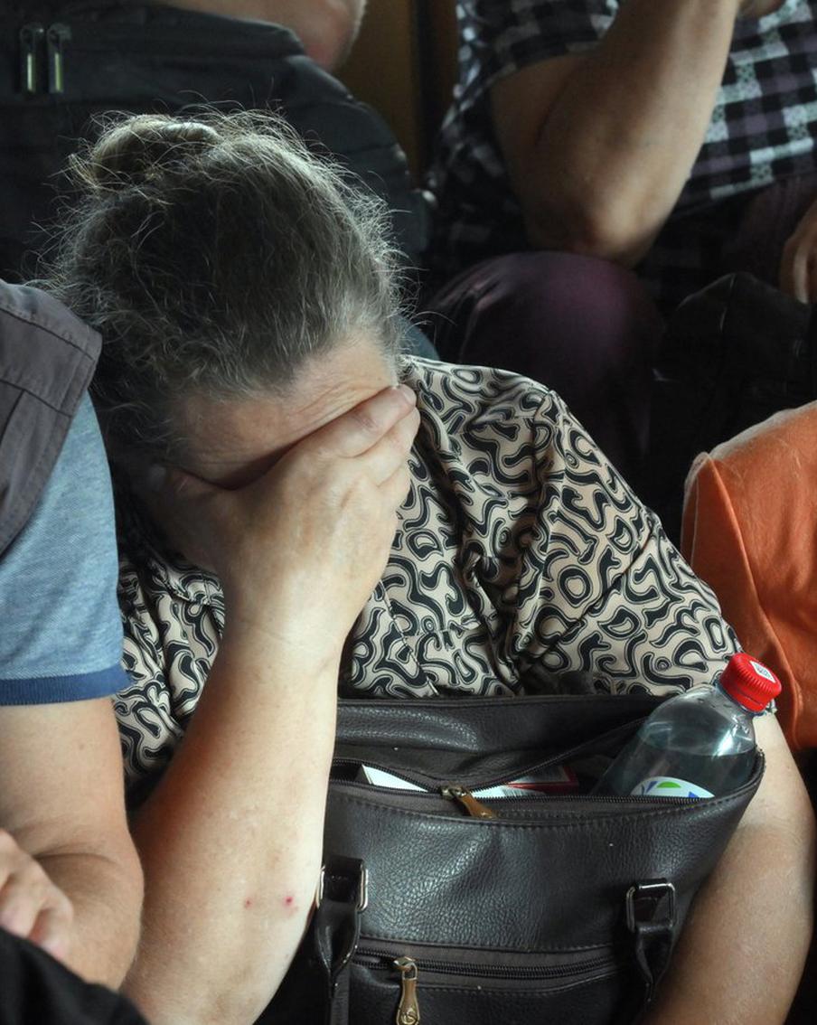 Жительница Курской области рассказала, как восемь танков ВСУ расстреливали машины россиян, пытавшихся спастись от укронацистов