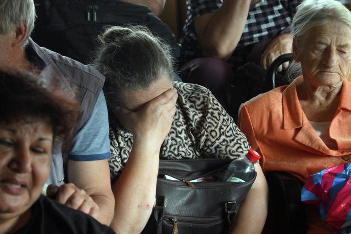 Жительница Курской области рассказала, как восемь танков ВСУ расстреливали машины россиян, пытавшихся спастись от укронацистов