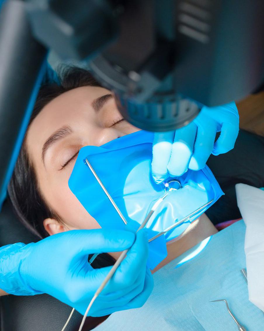 Почему опасно подпиливать зубы пилкой для ногтей, как советуют в TikTok