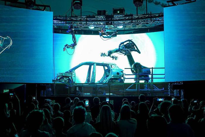 Сборку отечественного автомобиля показали на форуме-фестивале "Москва 2030"