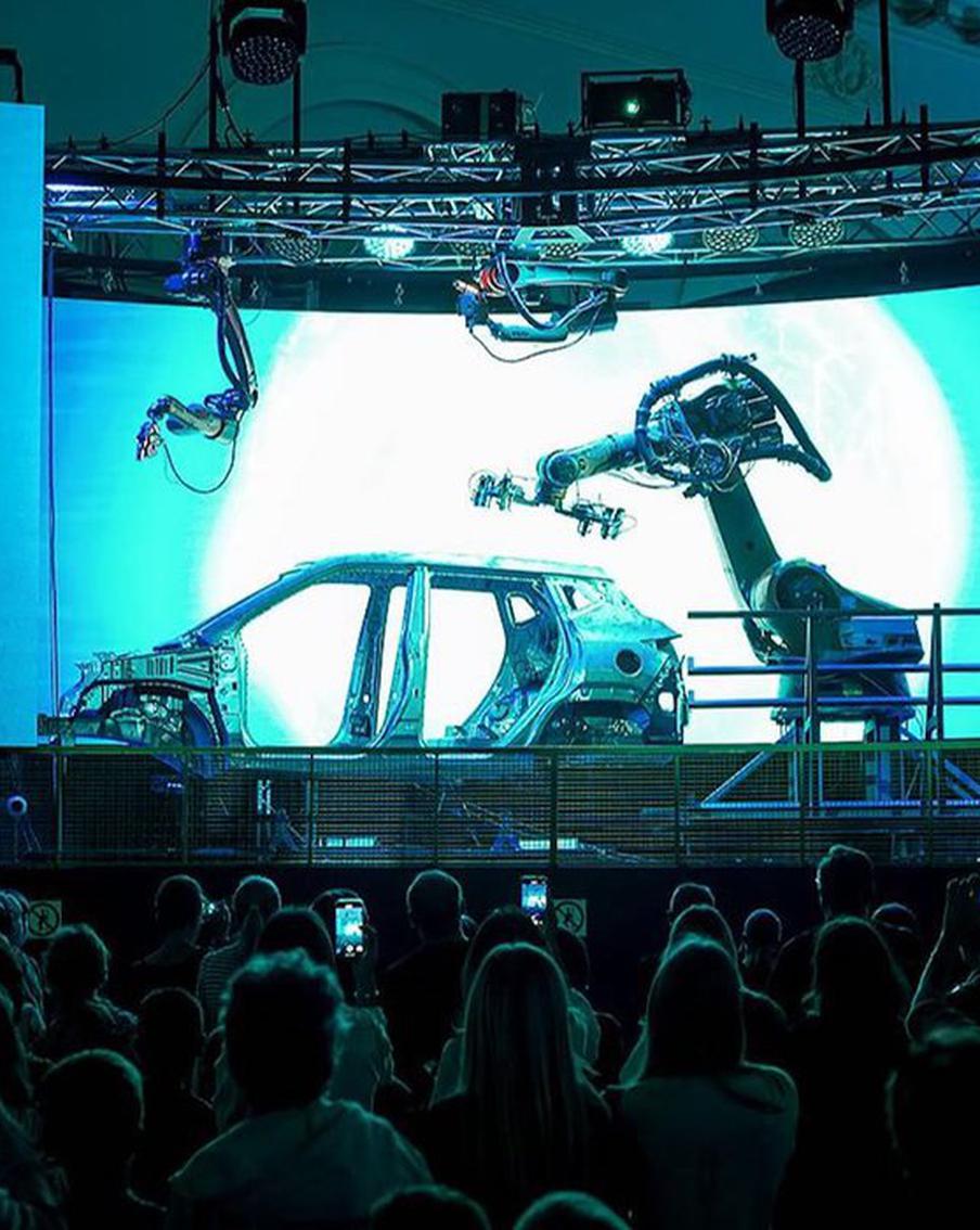 Сборку отечественного автомобиля показали на форуме-фестивале "Москва 2030"