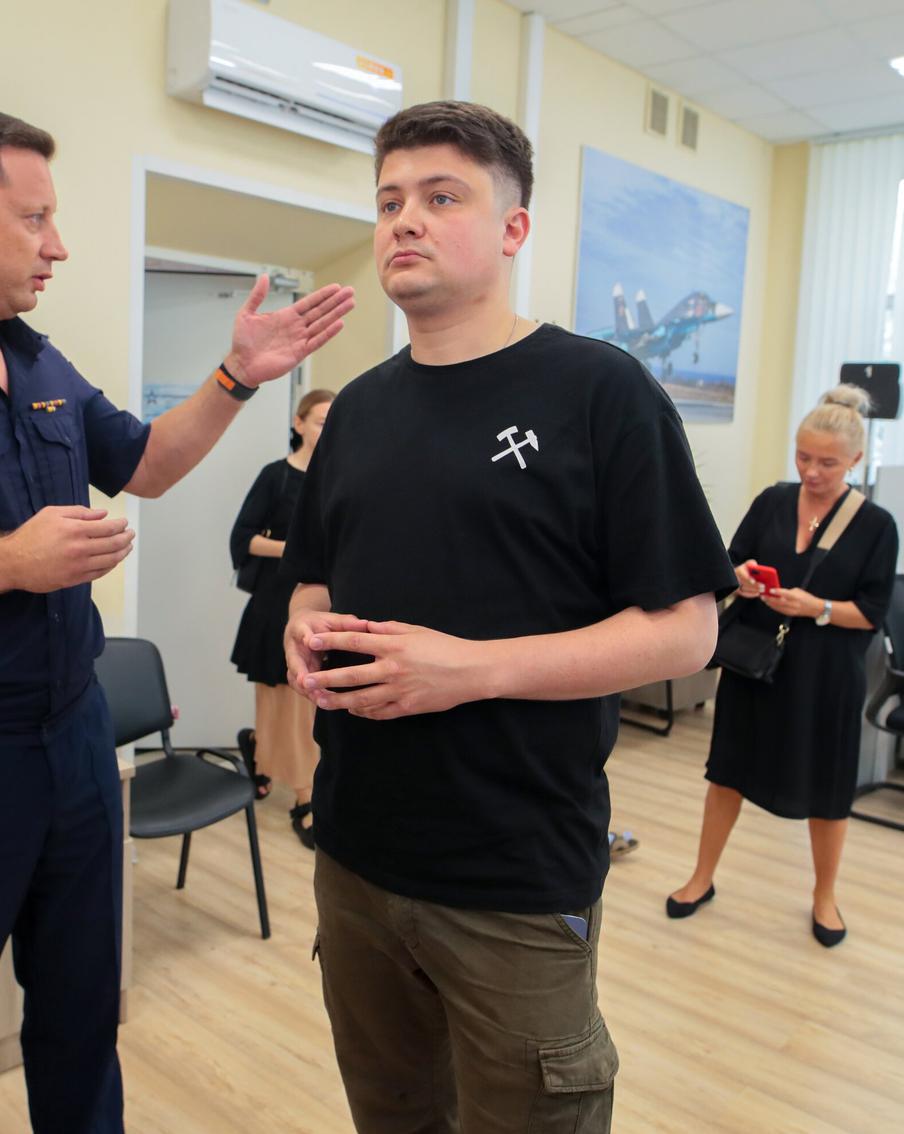 Скрипач Пётр Лундстрем посетил столичный Единый пункт отбора на военную службу