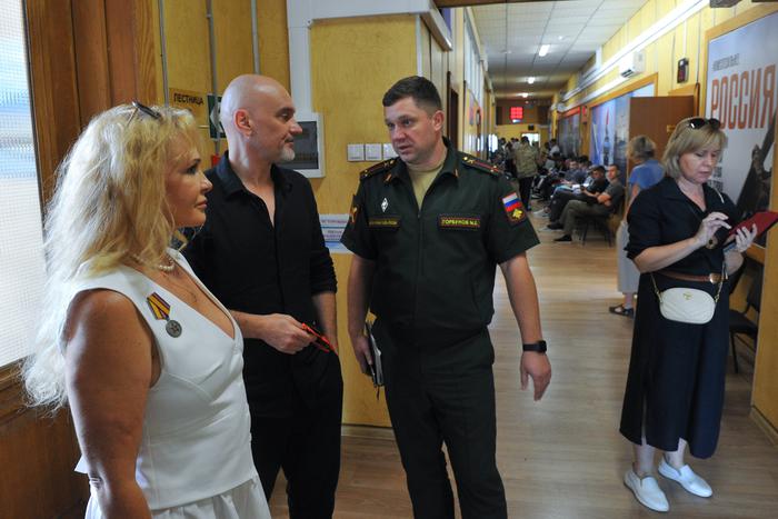 Артисты столичного "Москонцерта" выступили перед посетителями Единого пункта отбора на военную службу