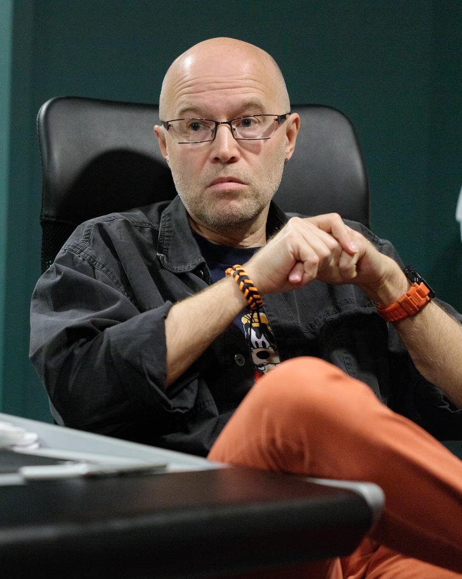 Константин Бронзит: "Озвучил Многоножку, потому что мы с ней похожи". Известный аниматор рассказал о создании мультфильма "Лунтик. Возвращение домой"