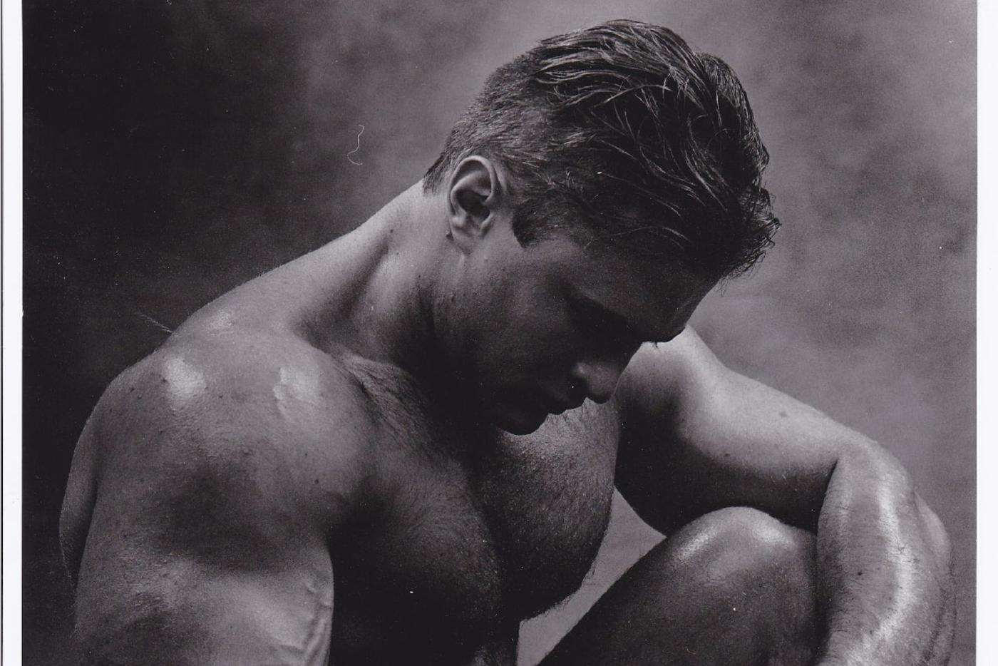 Играя мускулами. Как построить красивое тело и не уронить своё достоинство