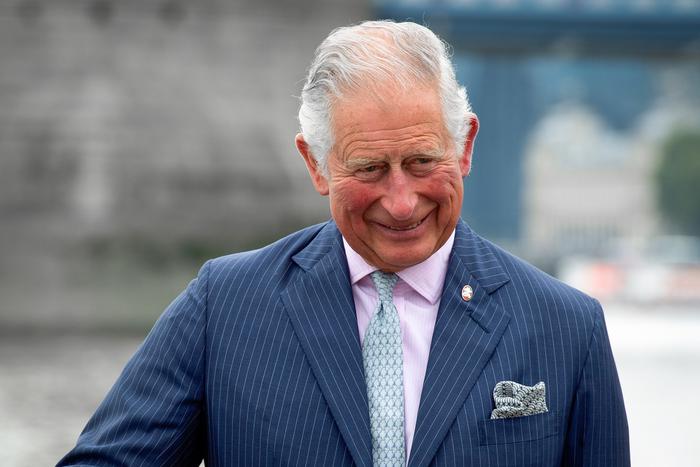 Король Британии сбежал от родственников вместе со своей супругой