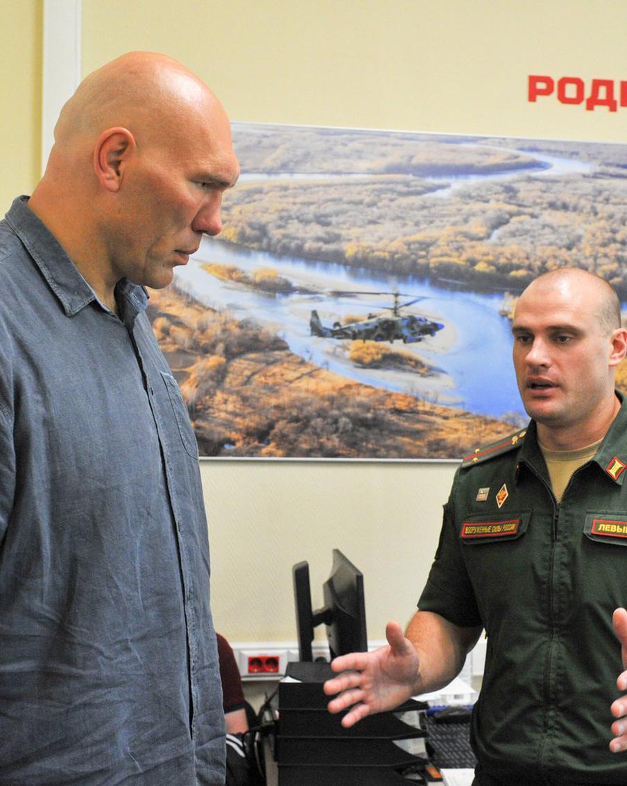 Спортсмен и депутат Николай Валуев посетил пункт отбора на военную службу