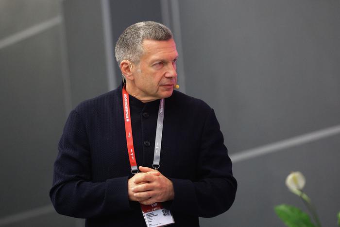 Российский тележурналист Владимир Соловьёв встретился с молодёжью и рассказал им о своей профессии