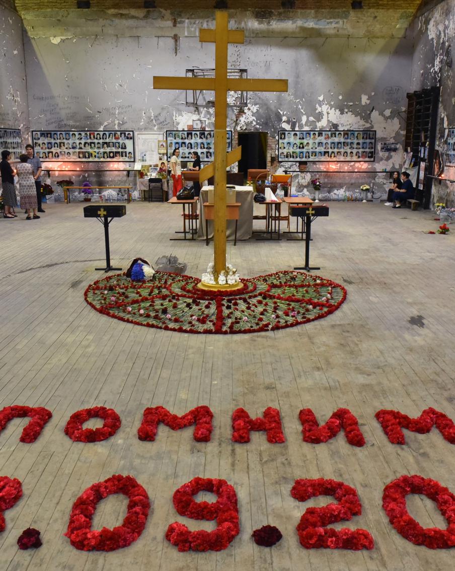 Участник штурма бесланской школы рассказал подробности первоначального плана освобождения удерживаемых заложников