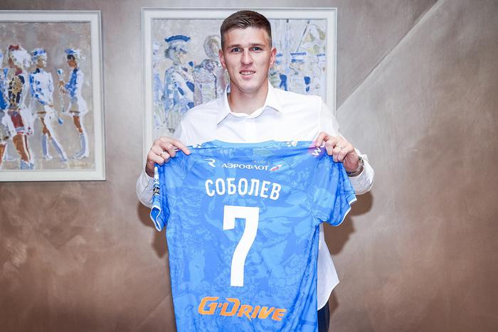 Александр Соболев сменил "Спартак" на "Зенит": что думают об этом фанаты и эксперты