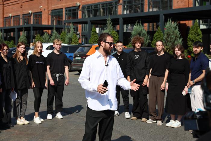 Купите дыню: московские школьники начали учебный год, торгуя на рынке