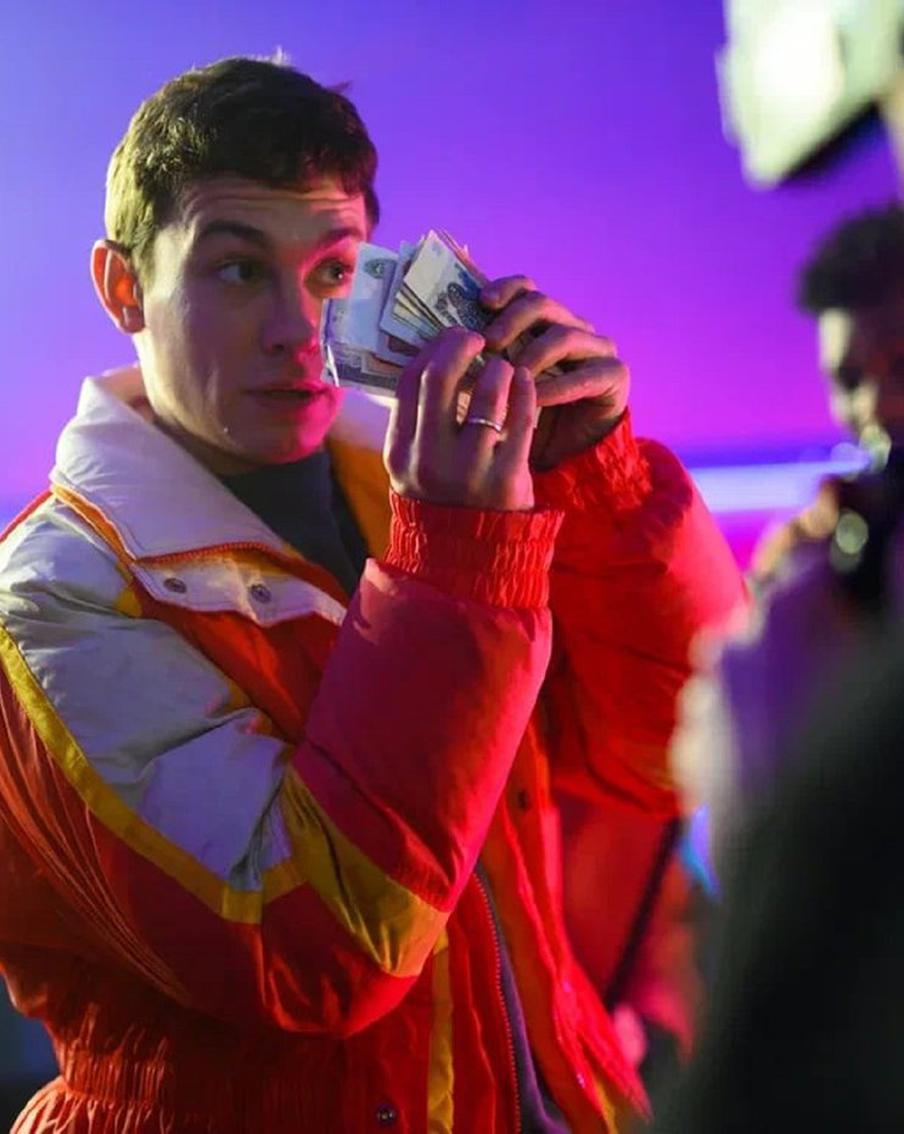 Гимназистка среди гопоты: о ком ещё рассказывает сериал "Комбинация"