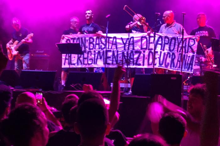 В испанской Галисии антифашисты провели протестный концерт против украинского нацизма