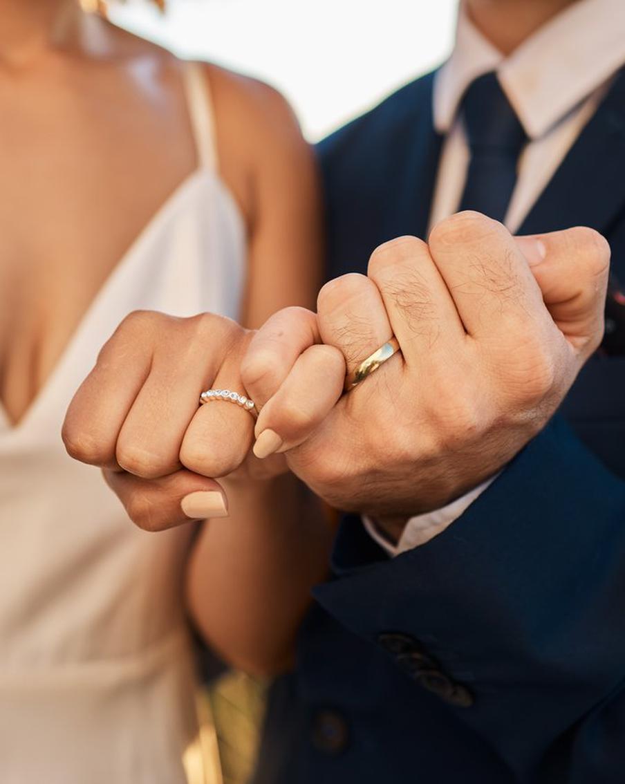 Женщина едва не лишилась пальца, но столичные медики сумели ей помочь