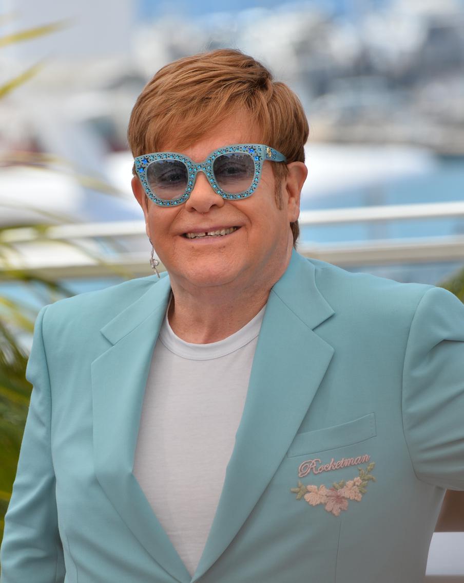 Элтон Джон рассказал о происшествии с его глазами