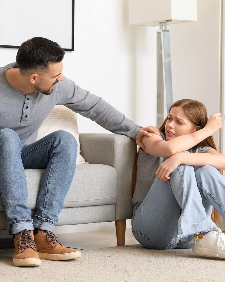 Ногой в колено, бежать и кричать: как быстро отбиться от насильника – даже уровня Чикатило