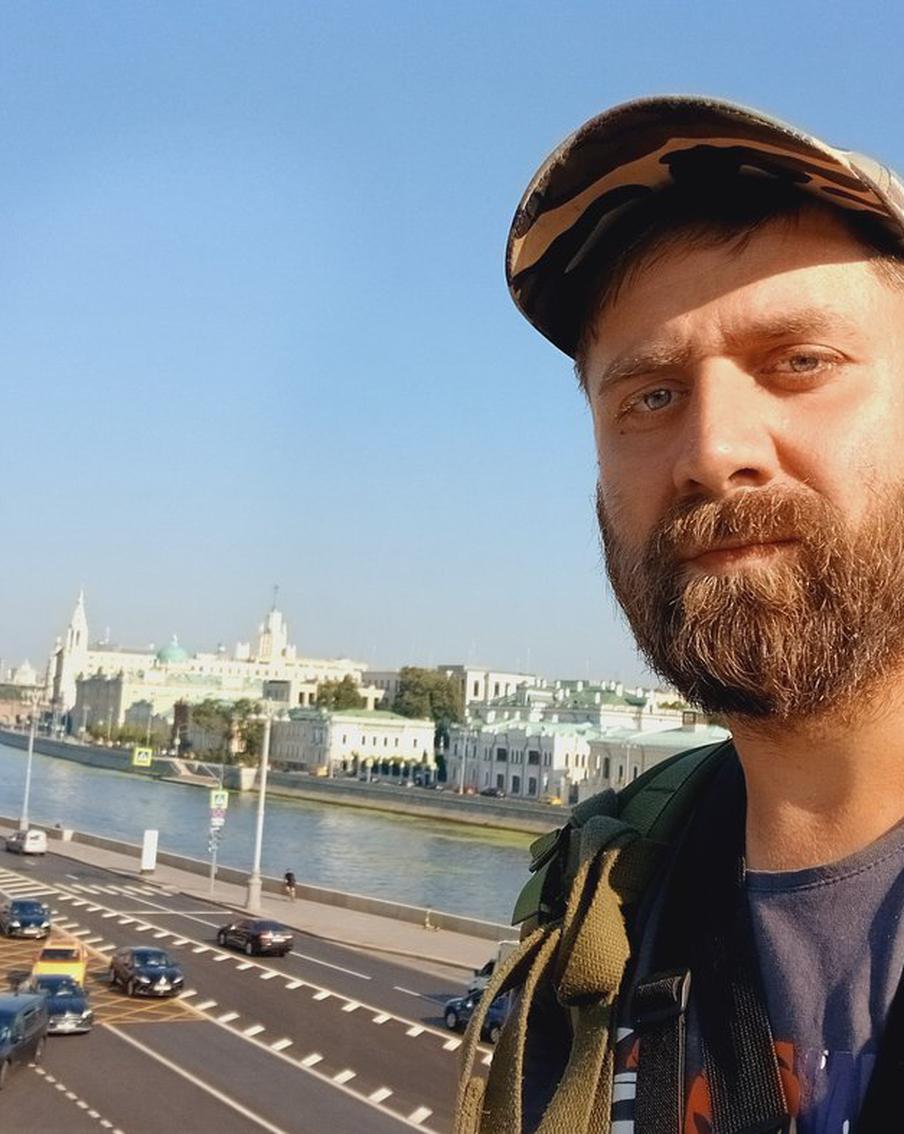 Тысячу километров пешком. Как самарчанин с копьём, мачете и в козьей шкуре добрался до столицы