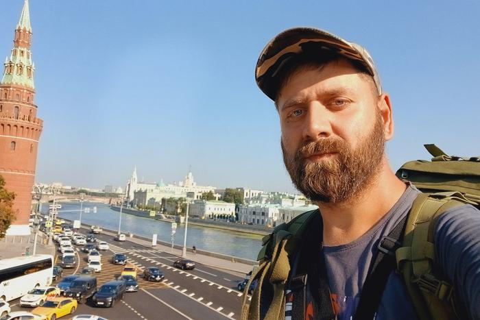 Тысячу километров пешком. Как самарчанин с копьём, мачете и в козьей шкуре добрался до столицы