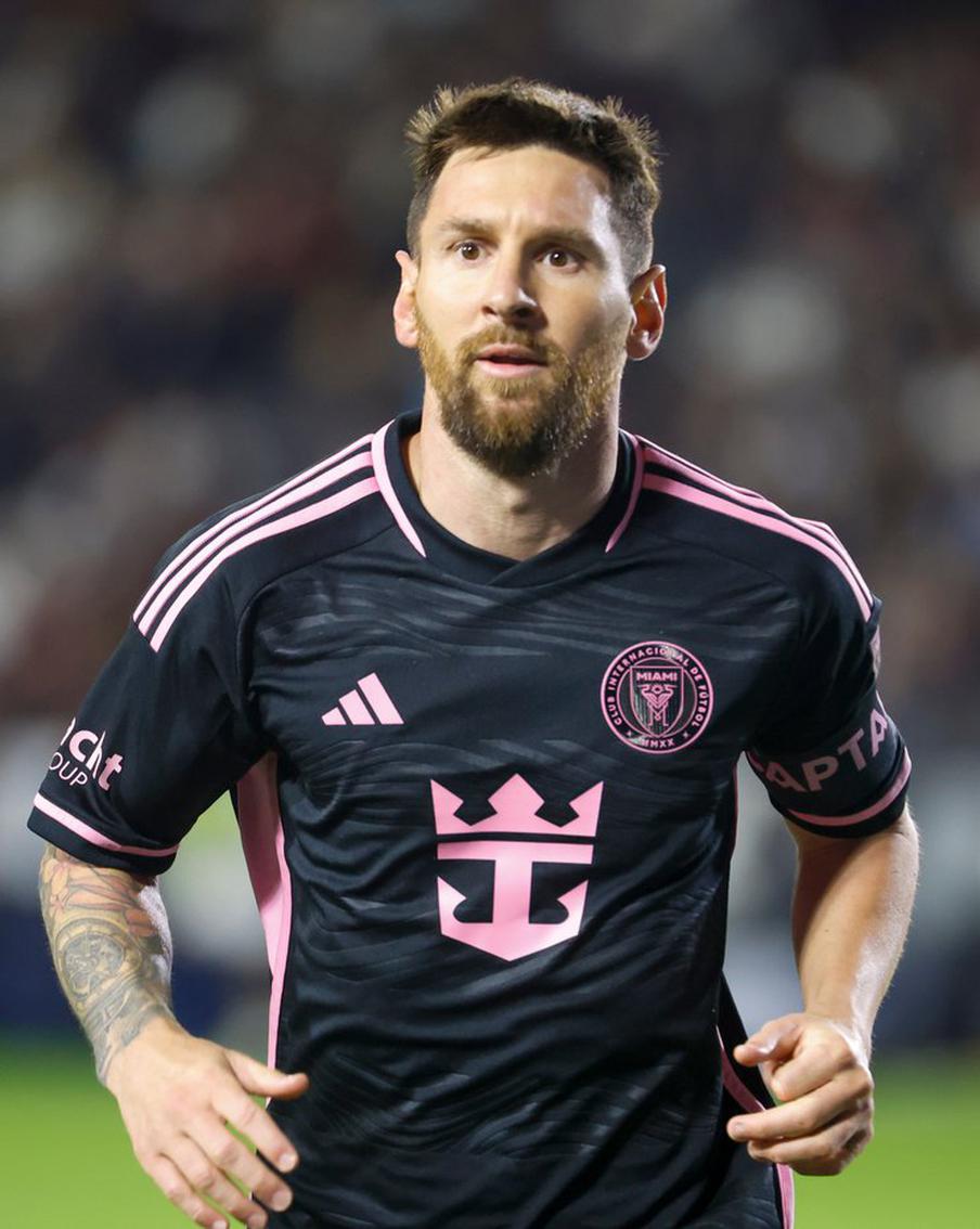 Месси и Роналду не попали в число номинантов на "Золотой мяч" впервые с 2003 года