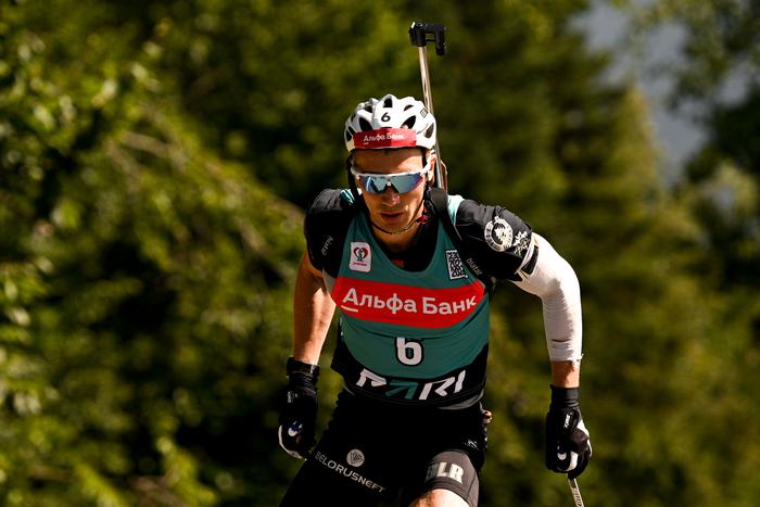 Российские биатлонисты сменили лыжи на роллеры. В Красноярске стартует Кубок Содружества