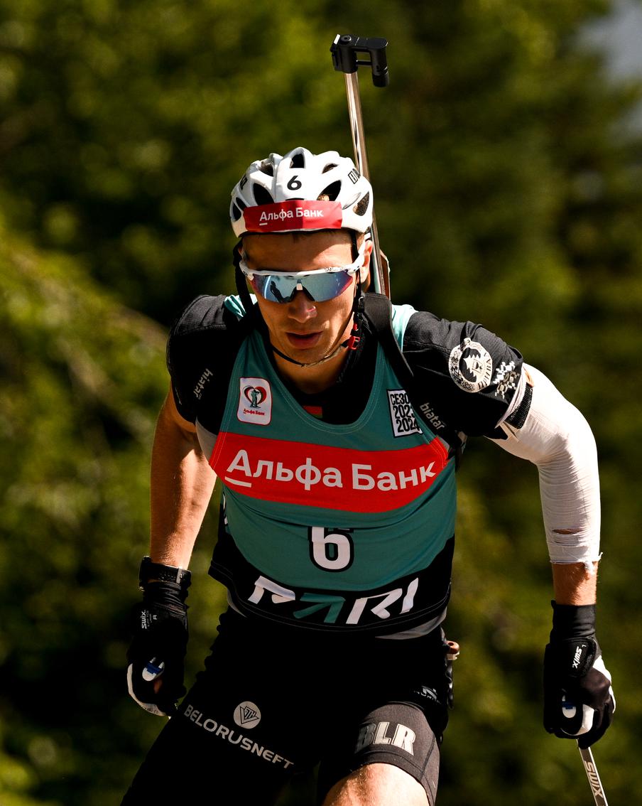 Российские биатлонисты сменили лыжи на роллеры. В Красноярске стартует Кубок Содружества