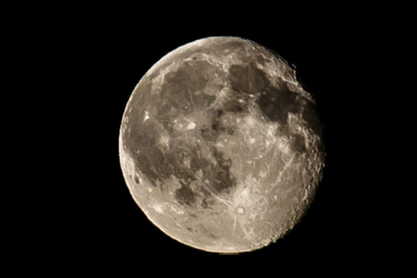 Учёные установили, что на Луне были активные вулканы ещё до эпохи динозавров