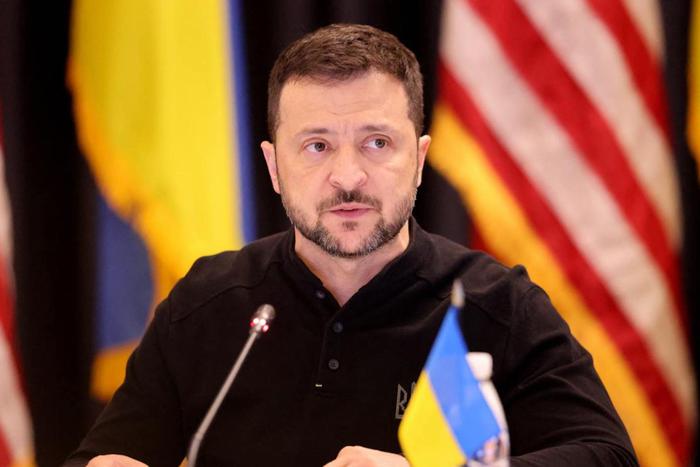 Зеленский снова просит дальнобойные ракеты