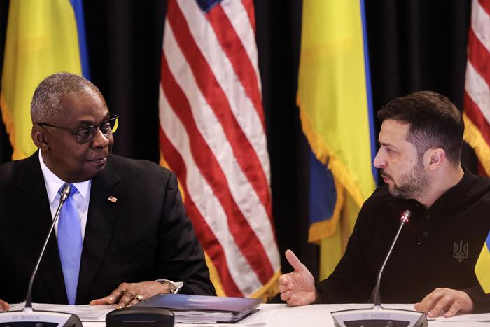 Новый транш помощи от США, договорённости с МАГАТЭ: хроника очередных событий украинского кризиса