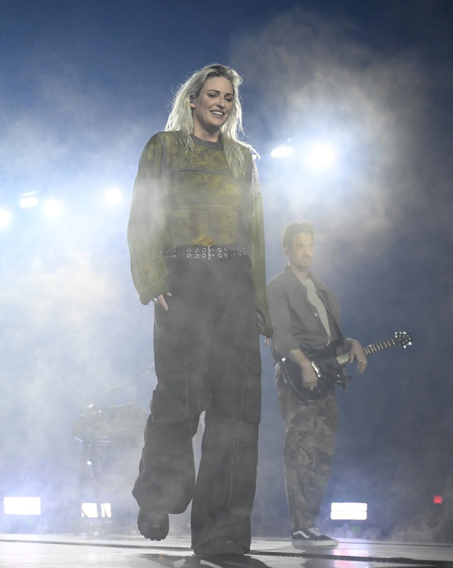 У Linkin Park – новый альбом и новая вокалистка. Она рассказала, каково это – заменить Честера Беннингтона