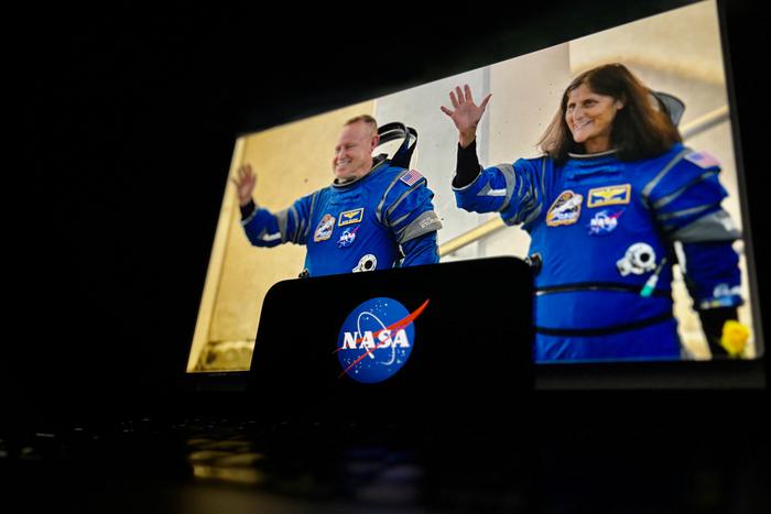 Космонавты американского корабля Starliner останутся на МКС до февраля следующего года