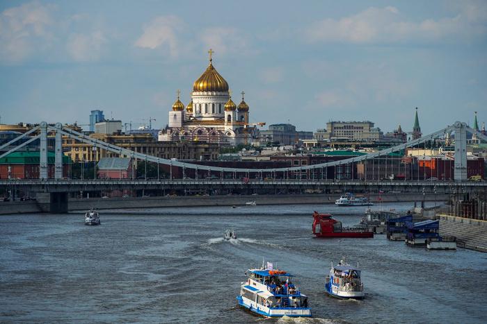 Синоптик рассказал о ждущей москвичей на следующей неделе погоде и неожиданно возвращающейся в город жаре