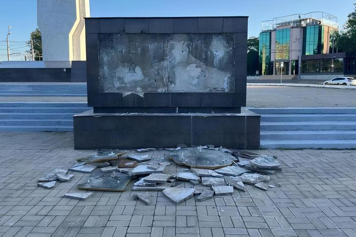 Украинская полиция составила протоколы на активистов, которые разрушали советские памятники в Одессе