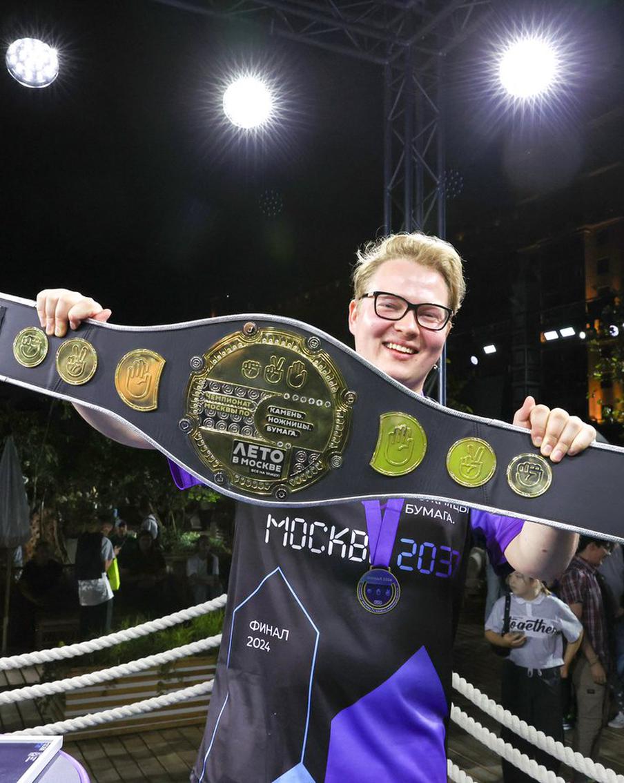 Столичный студент выиграл миллион рублей в дворовую игру "Камень, ножницы, бумага"