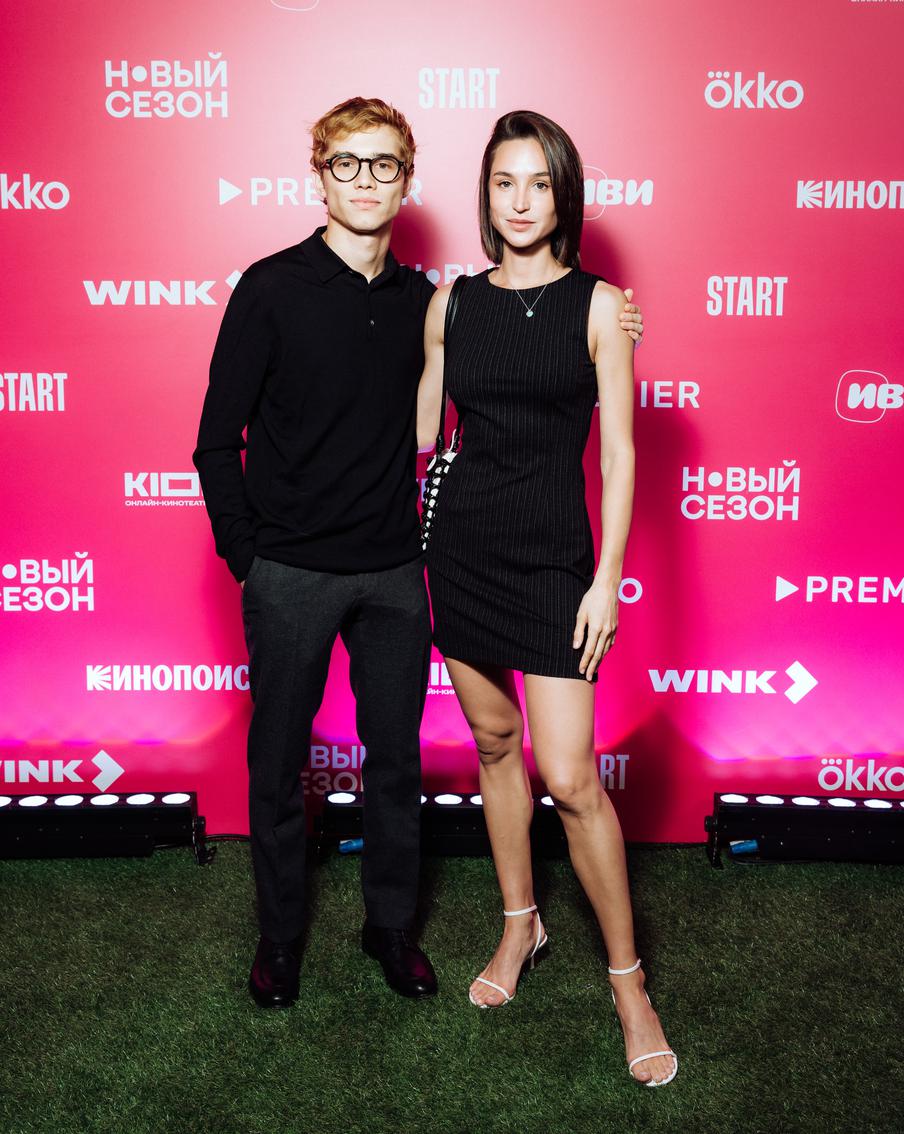 Звезда сериала "Слово пацана" Рузель Минекаев с женой Азизой.