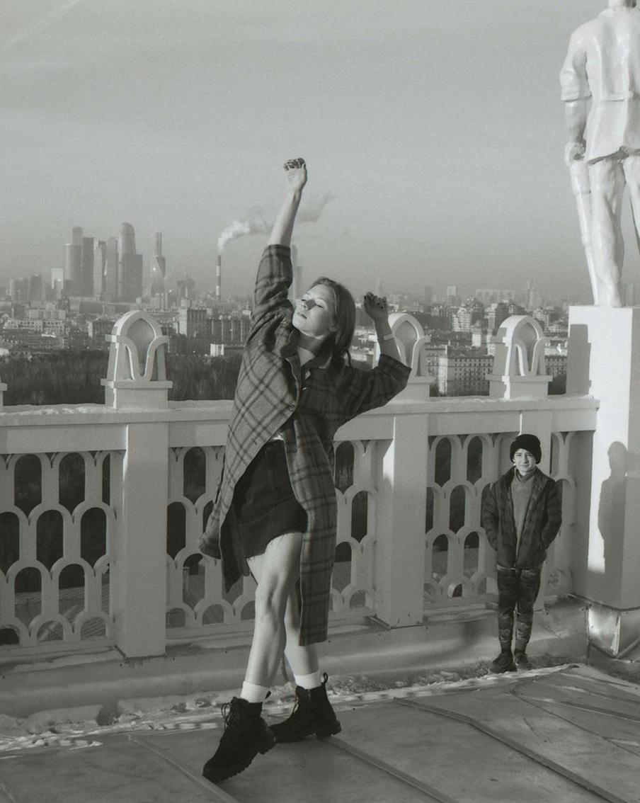 Выставка чёрно-белой фотографии о Москве открылась в ММОМА. Два современных фотографа представляют столицу через архитектуру и людей